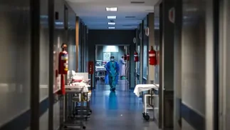 Tours sanitarios: buscan limitar la atención de extranjeros en hospitales públicos