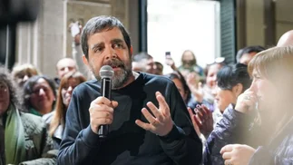 Allanaron la municipalidad de San Martín y prohiben salir del país al intendente