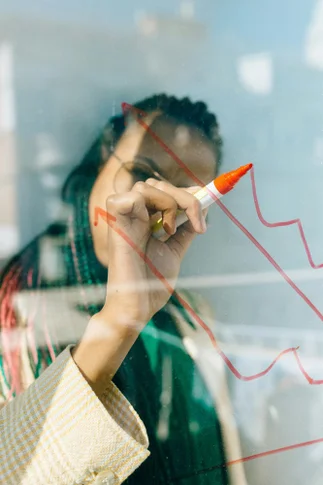 Comercio de tendencias en materias primas: Estrategias y beneficios