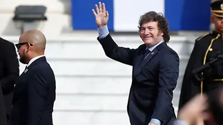 Javier Milei encabeza una cumbre de líderes de la derecha internacional