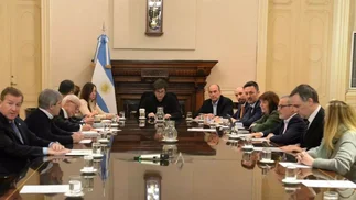 Milei y su Gabinete definen la estrategia en Casa Rosada antes del inicio de la campaña
