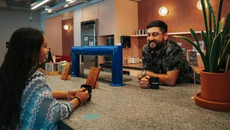 San Valentín: cuántos argentinos encuentran el amor en el trabajo