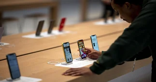 Celulares: Samsung y Motorola ante los competidores chinos