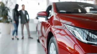 Condenan a concesionaria a pagar $6 millones por vender un auto con km adulterado