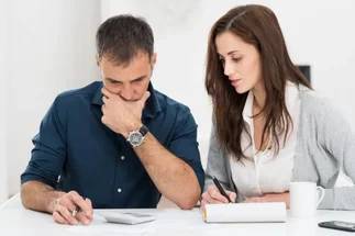 Seis de cada diez argentinos se endeudaron y el 76% fue para gastos básicos