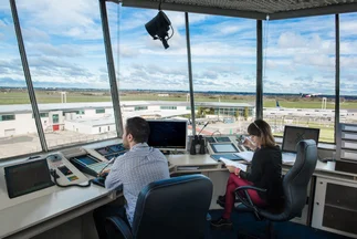 Controladores aéreos levantaron paros y esperan por la reincorporación de los despedidos