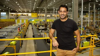 Mercado Libre busca ser el mayor correo de Argentina, con aviones y camionetas