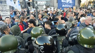 Las protestas por veto a ley de jubilaciones complican nueva estrategia del Gobierno