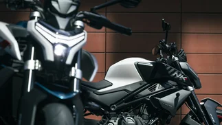 Cuánto sale la moto deportiva china más barata del segmento naked