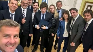 El plan de Javier Milei y diputados de la UCR detrás de la foto en Casa Rosada