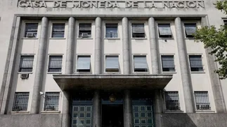 Milei busca imprimir billetes en el exterior, mientras privatiza la Casa de la Moneda