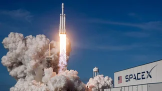 SpaceX apunta a una megaoferta pública y crecen las advertencias sobre una burbuja