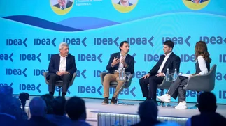 Empresarios del Coloquio IDEA preparan reclamos para Luis Caputo