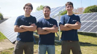 Jóvenes ayudan a bajar hasta 50% la factura de luz de clientes