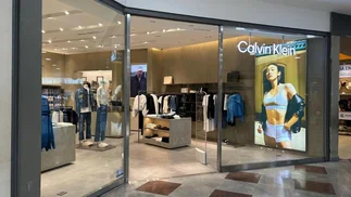 Calvin Klein abrió un nuevo local en el país y ya suma siete tiendas
