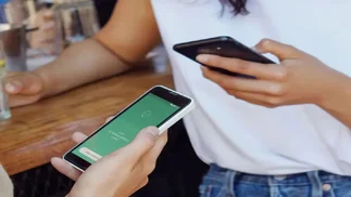 Del efectivo al celular: cómo usan las billeteras digitales las distintas generaciones