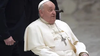 El Papa Francisco supera la 'fase crítica', pero su pronóstico continúa siendo reservado