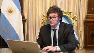 Javier Milei volvió a apuntar contra el Grupo Clarín: 'La gran estafa argentina'