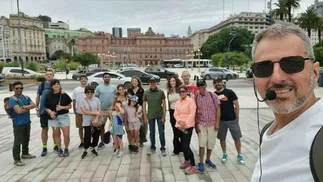 Cómo puedo ser guía para turistas extranjeros y ganar en dólares