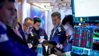 Bonos y ADRs argentinos se disparan en Wall Street, y el riesgo país baja los 1000 puntos