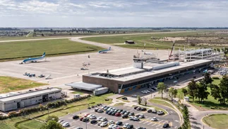 Privatizarán un aeropuerto clave e inversores brasileños podrían controlarlo