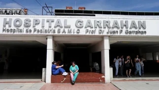 Milei pasó la motosierra por los 'contratos eternos' en el hospital Garrahan