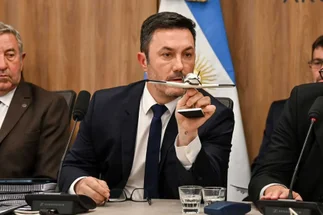 Cuál es la deuda que Luis Petri debe saldar antes de abandonar su ministerio
