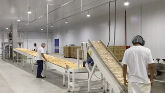 Famosa marca de cereales y snacks despide empleados y sufre el derrumbe del consumo