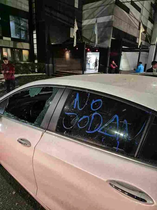 Columnista se entera en vivo que su auto fue destrozado tras actos vandálicos en TN