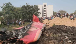 India abre una investigación oficial tras el accidente aéreo: hallaron la caja negra