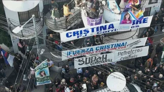 Militantes ingresaron a un edificio y subieron a la terraza frente al domicilio de CFK