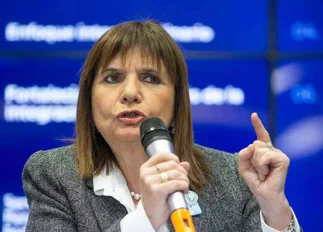 Bullrich denunció presuntas irregularidades en la AFA ante Conmebol y apuntó contra Tapia