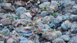 La enorme cantidad de plástico que genera el mundo y solo recicla menos del 10%