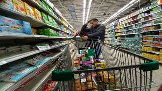 La trampa de la 'letra chica' de los descuentos bancarios en supermercados