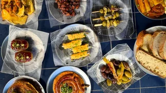 11 restaurantes y bares que tendrán promos por día del amigo y pagar más barato