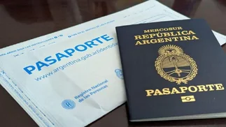 Demoras de hasta 6 horas en Aeroparque y Ezeiza por fallas en el 70% de los pasaportes