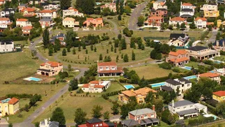 Familias clase media se mudaron a un barrio cerrado y hoy sufren por expensas