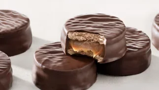 Qué tiene el alfajor argentino que consumen los chicos y por qué genera preocupación