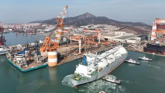 Una decena de bancos globales cierran un crédito de u$s900 M para el Gasoducto San Matías