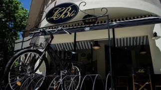 Fue un símbolo del café porteño, pero hoy atraviesa una fuerte crisis