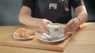 Por qué ahora las petroleras argentinas pelean por el café y las hamburguesas
