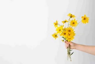 Cuánto cuesta un ramo de flores amarillas en 2025 y dónde encontrarlo más barato