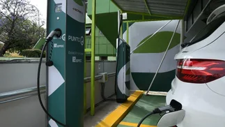 Autos eléctricos en Argentina: crecen las ventas pero falta infraestructura de carga