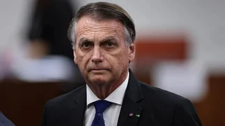 Bolsonaro fue internado de urgencia en terapia intensiva con una grave infección pulmonar