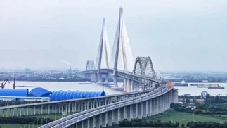 El puente colgante más largo del planeta ya está en China: cómo es y qué lo hace único