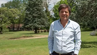 Internaron al nuevo dueño de Telefé, tras ser picado por avispas