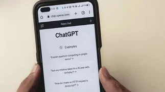 Cómo evitar que cualquiera vea tu charla con ChatGPT: el truco que pocos conocen