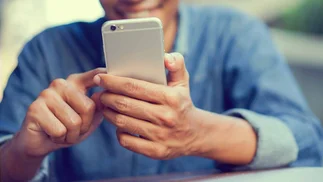 Claude en el celular: cómo usar la IA en Android y iPhone con accesos rápidos