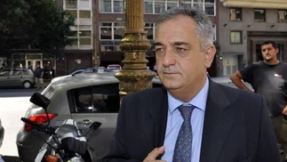 Cuadernos de Calvete revelan circuito de corrupción en la compra de insumos de alto costo
