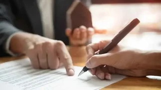 Diferencias entre un boleto de compraventa y una escritura: qué tener en cuenta al firmar